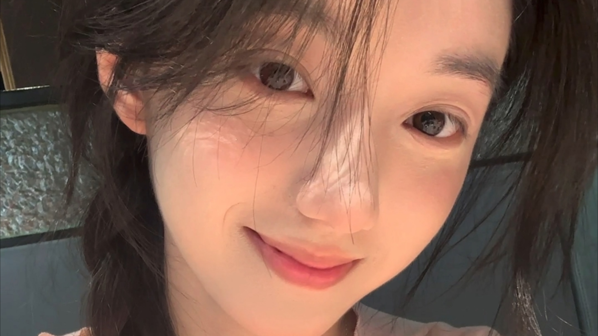 归国华侨心系香云纱 展现东方“软黄金”之美